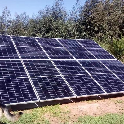 Système solaire hybride solaire 30kw pour ferme uruguayenne compatible avec générateur

